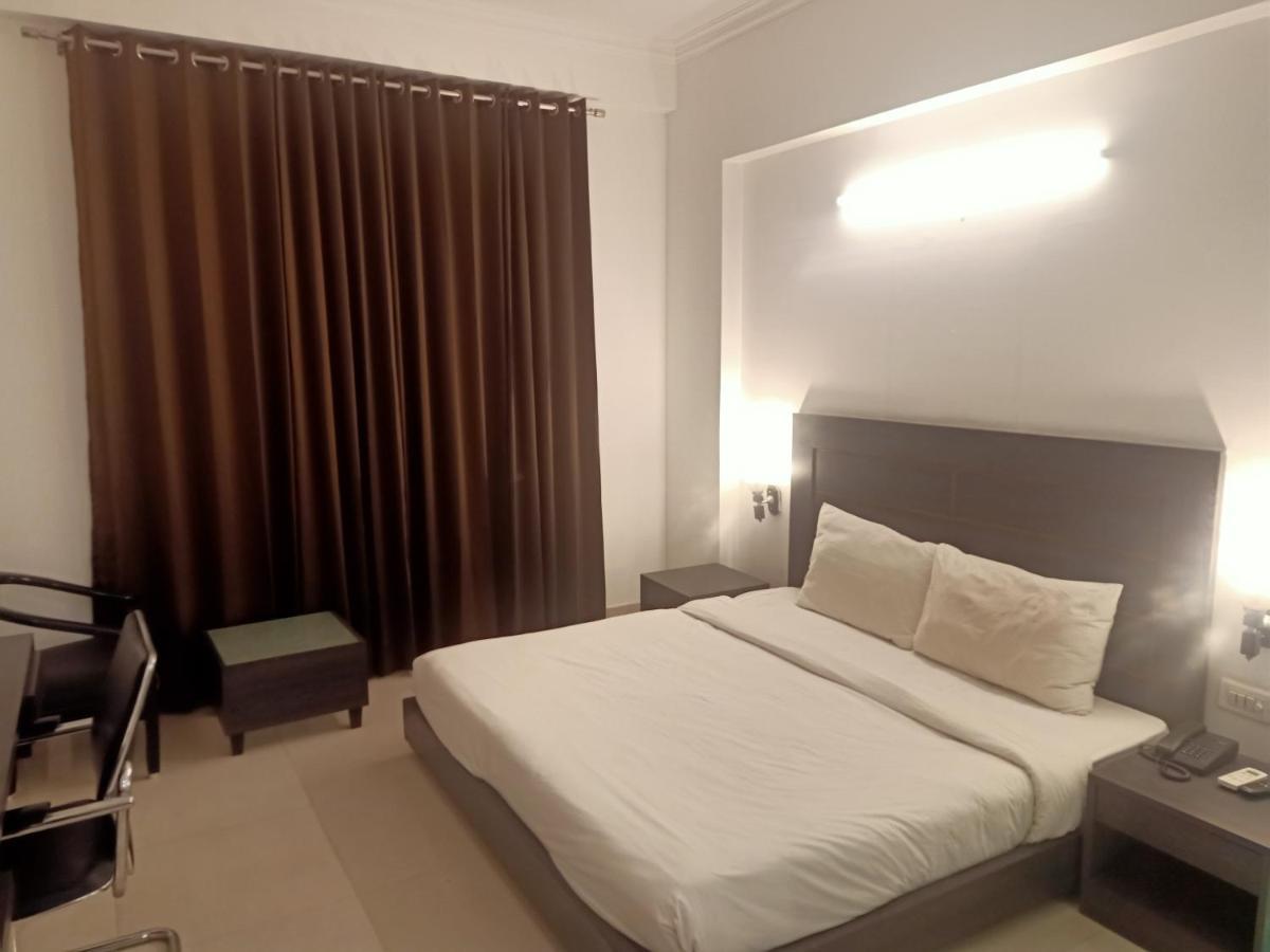 โฮเทลชอพัล กูโกน Hotel คูร์เคาน์ ภายนอก รูปภาพ