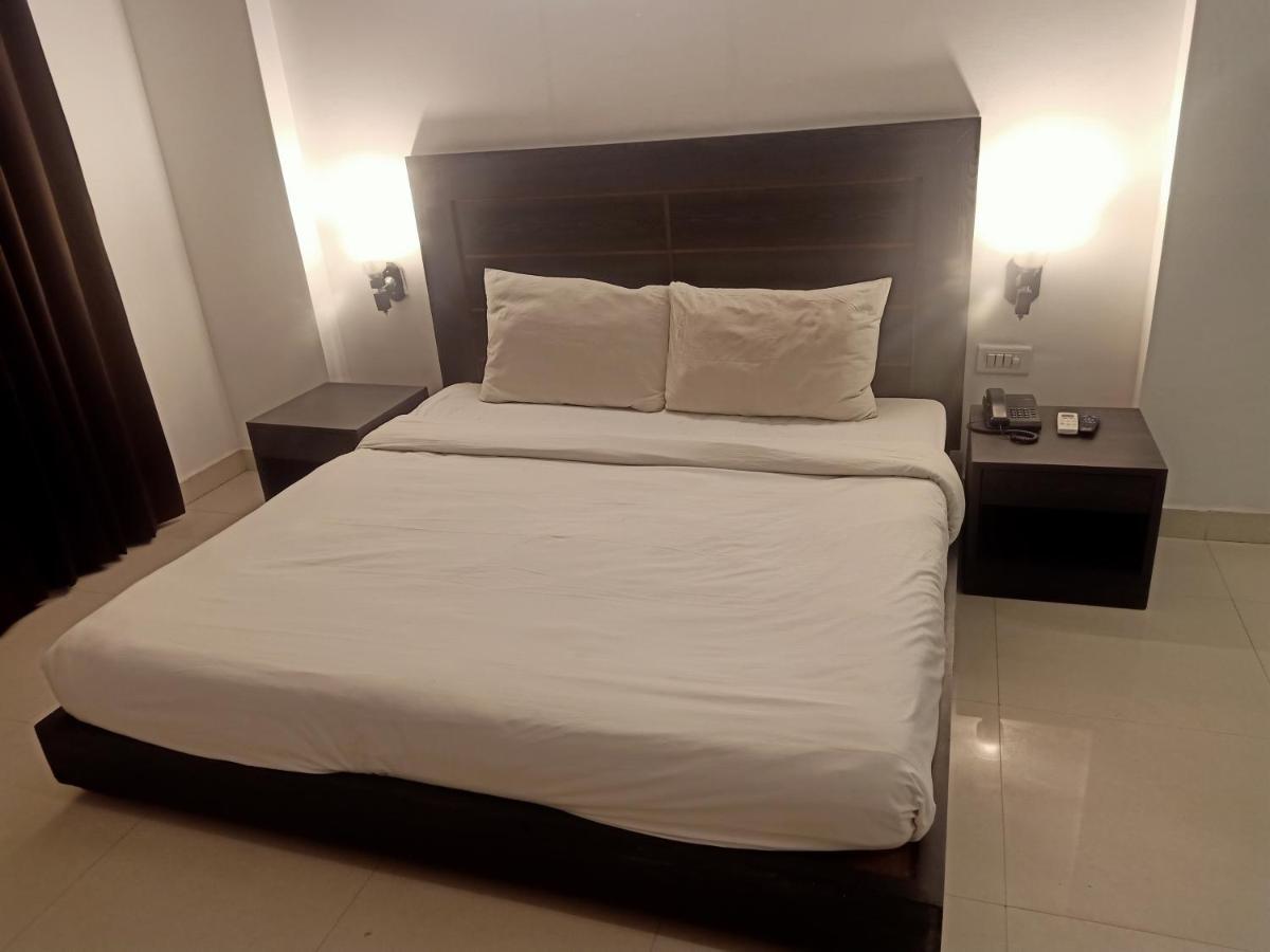 โฮเทลชอพัล กูโกน Hotel คูร์เคาน์ ภายนอก รูปภาพ