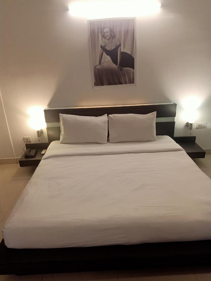 โฮเทลชอพัล กูโกน Hotel คูร์เคาน์ ภายนอก รูปภาพ