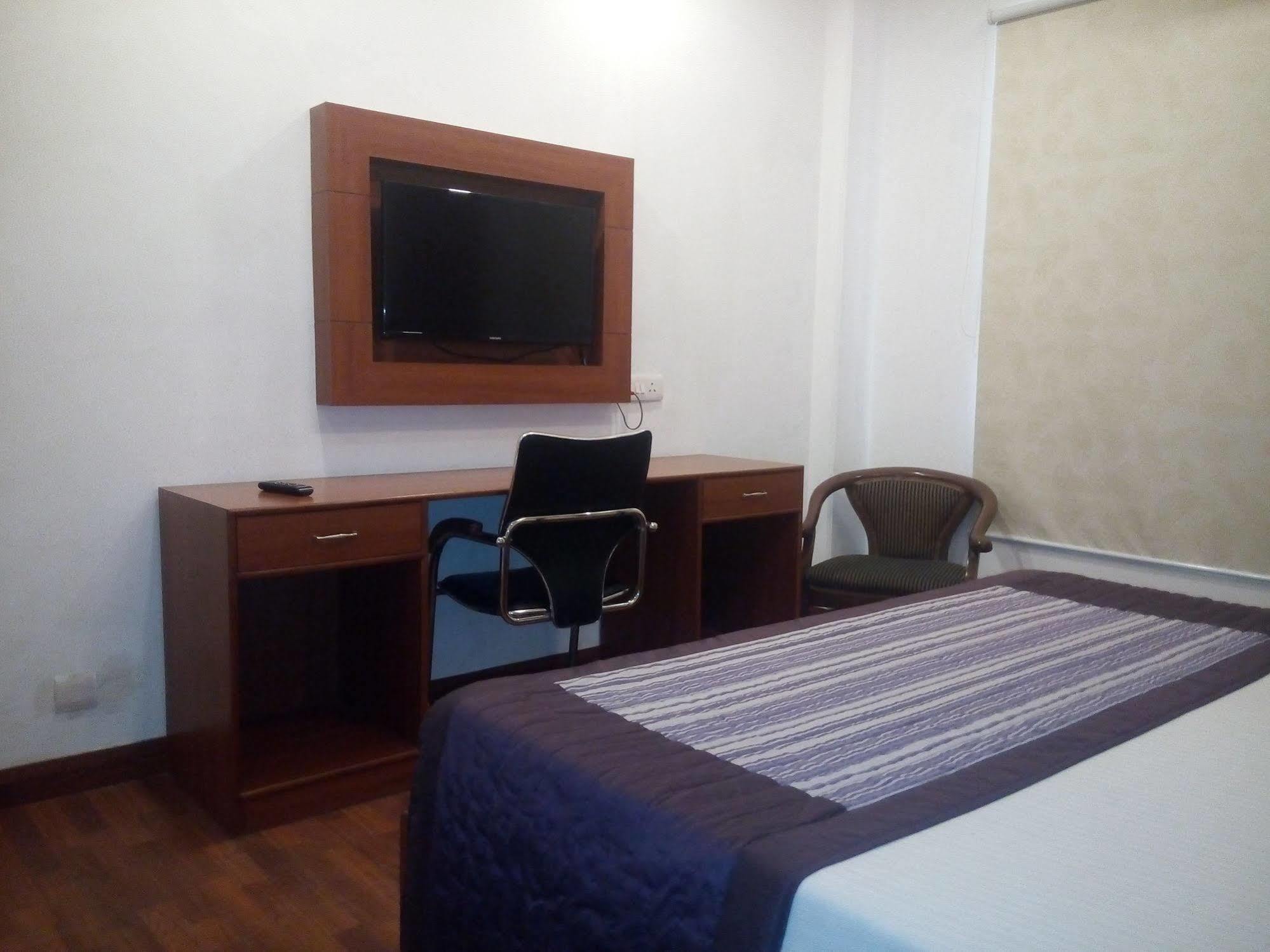 โฮเทลชอพัล กูโกน Hotel คูร์เคาน์ ภายนอก รูปภาพ