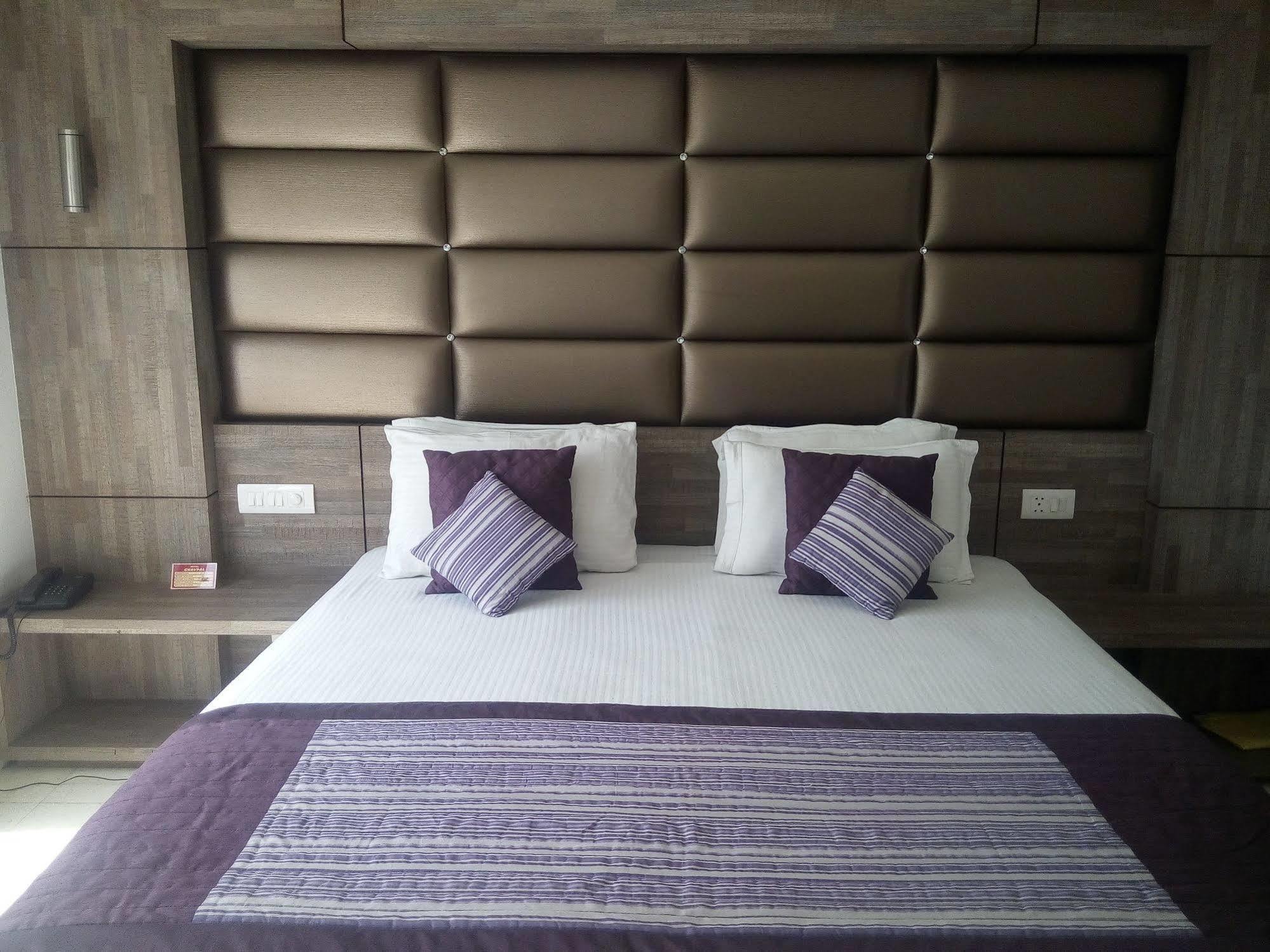 โฮเทลชอพัล กูโกน Hotel คูร์เคาน์ ภายนอก รูปภาพ